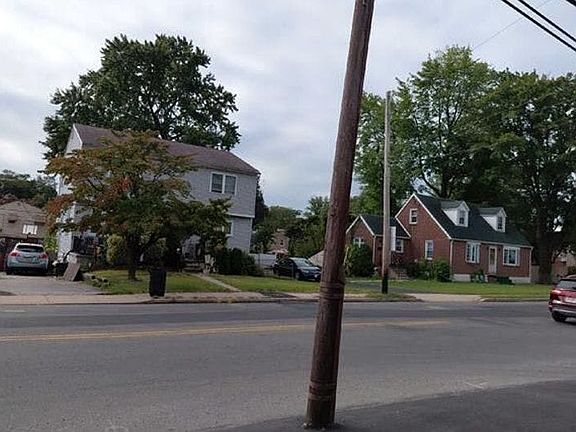 3rd image of 814 Providence Rd