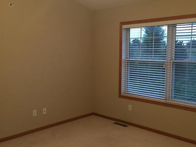 5035 Everest Ln N — Photo 13