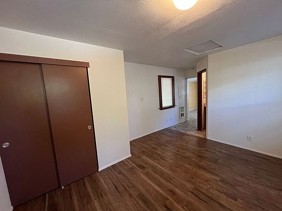 4th image of 412 NW Manzanita Ave #A & B