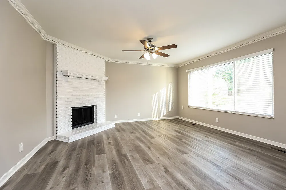3 bed, 2.0 bath, 1404 sqft, $2,395 — Photo 4