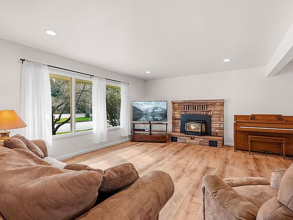 5th image of 606 S Ella Ave