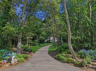 353 Split Rock Rd, Syosset, NY 11791