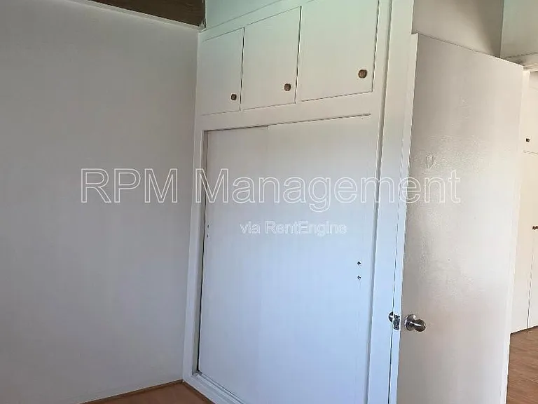 1909 N Beachwood Dr #12 — Photo 11