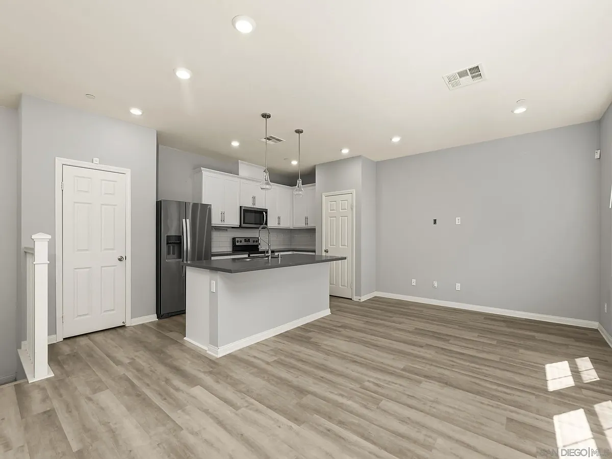 Building Photo - 350 Fitzpatrick Rd #105