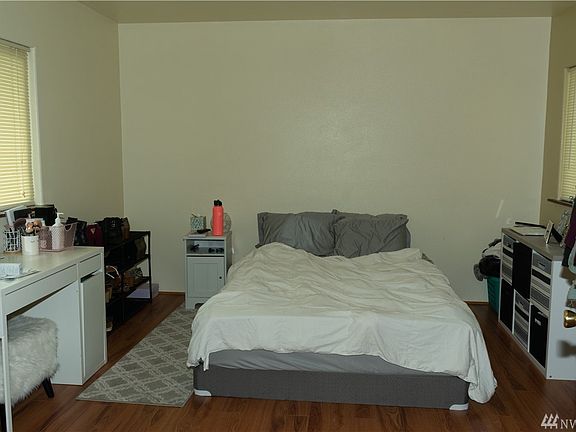 5th image of 1006 W Wynooche Ave