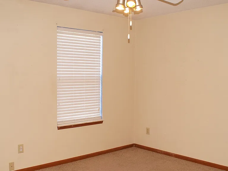 1221 Clearwater Ln — Photo 41