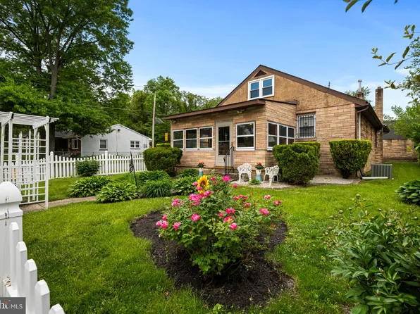 301 Garden Ave, Somerdale, NJ 08083