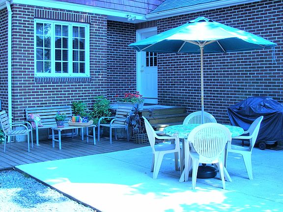 Outdoor entertaining space
