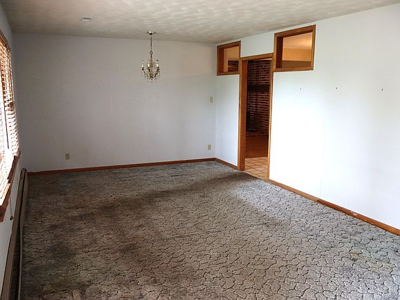 3rd image of 315 Green Acres Dr