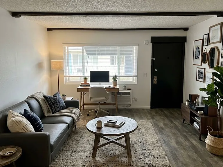 2613 W Olive Ave — Photo 2