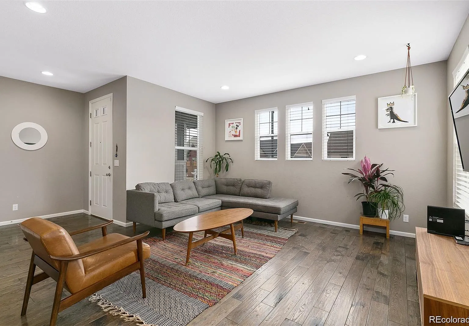 4 bed, 3.5 bath, 1609 sqft, $3,950 — Photo 2