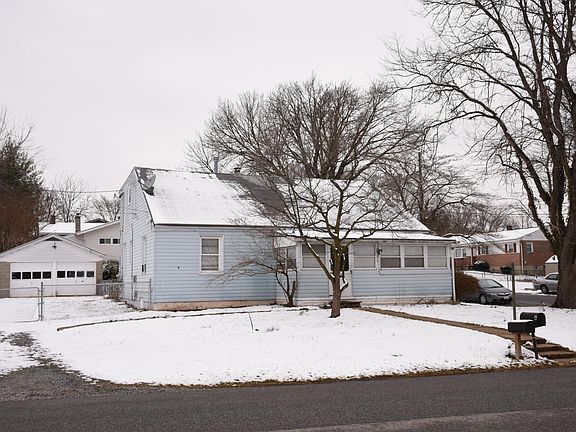 Front of House Nice Shade trees. well Maintained. Double paned windows in House for energy efficiency. Screened in Porch.