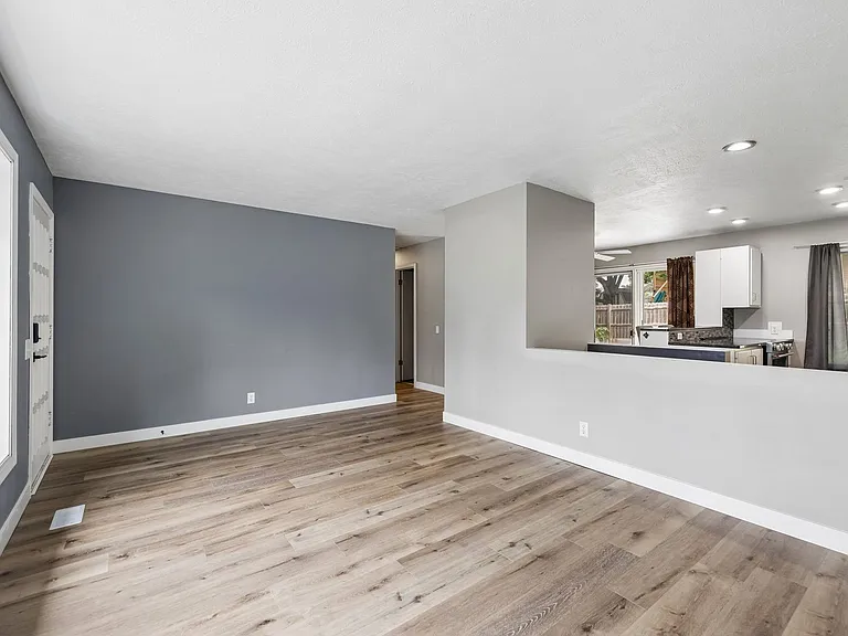 1632 Dodge St — Photo 19