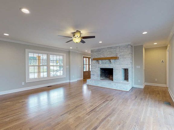 3rd image of 102 Glenn Hill Dr