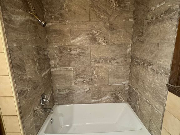 5th image of 2408 Vaulx Ln