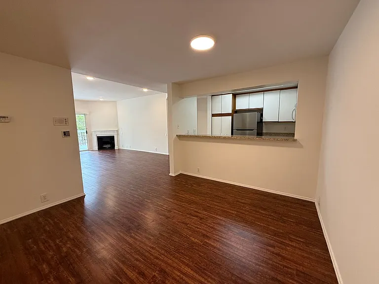 Elegant 2BR/2BA Retreat with Massive Private Patio Minutes from Beverly Hills — Photo 3