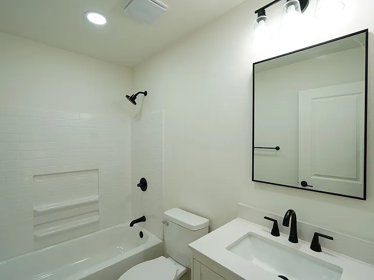 4805 Charlotte Way — Photo 14
