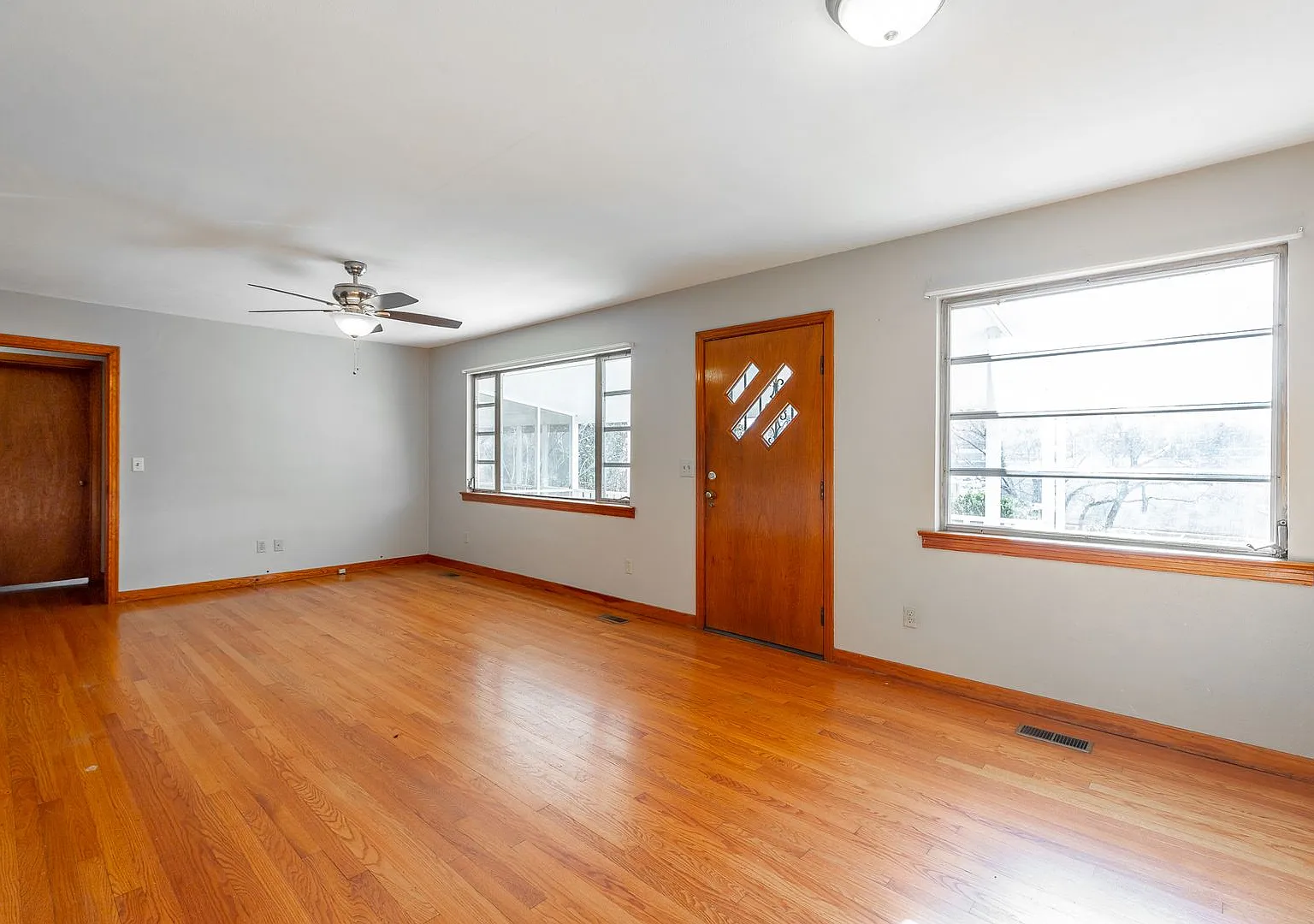 2 Bedroom Home in East Ridge — Photo 3