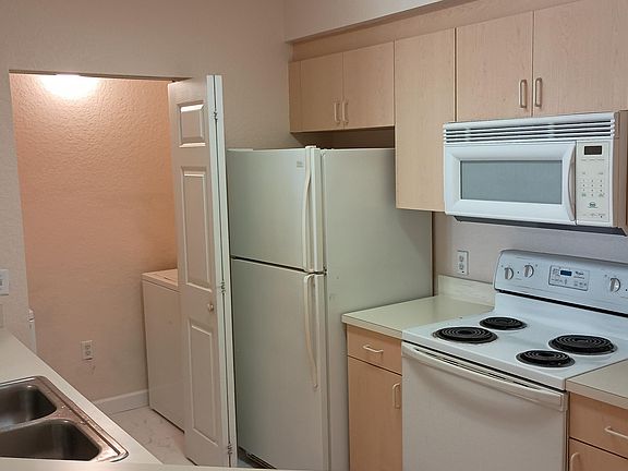 4th image of 709 Belmont Lane #709