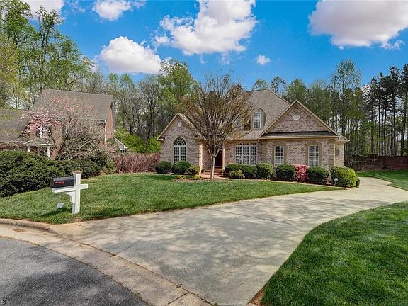 4th image of 20 Middlefield Ct