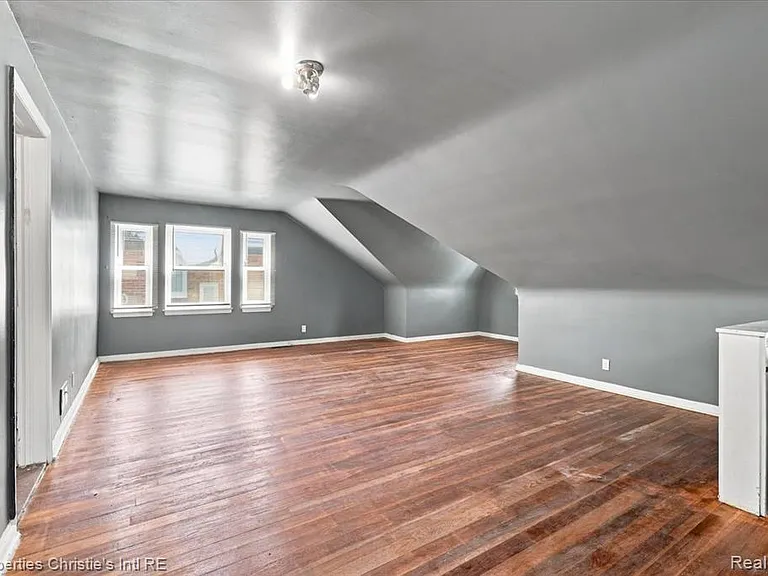 10024 Mark Twain St — Photo 15