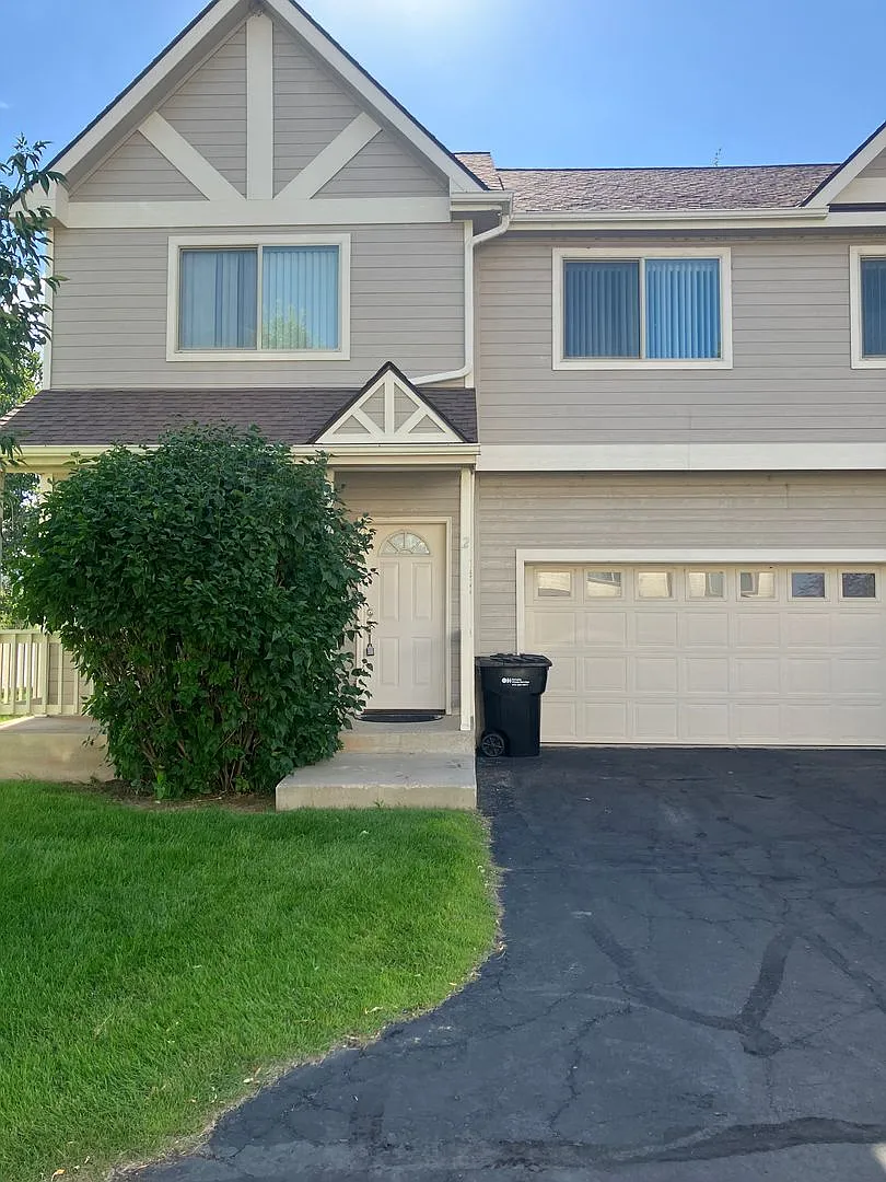 3 Bedrooms 2.5 Baths with A/C — Photo 1