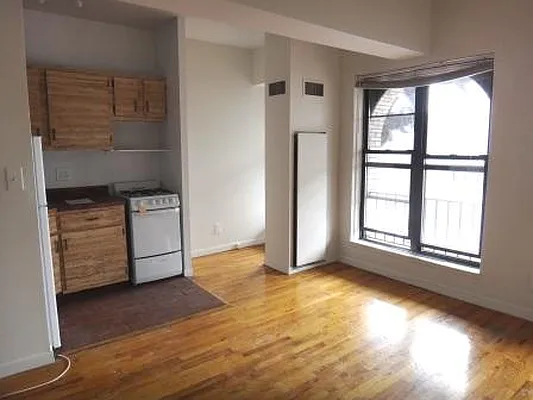 Rented by KVNY Soho | media 4