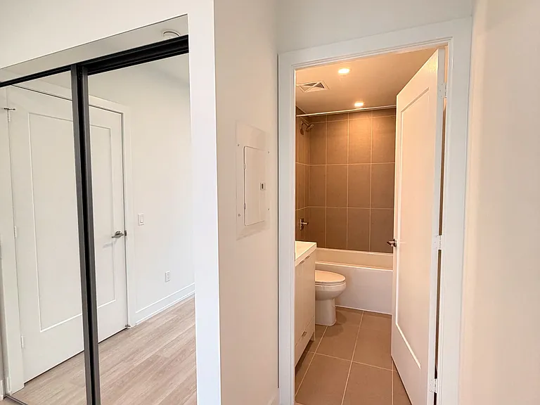 60 Central Park Dr #Penthouse 02 — Photo 9