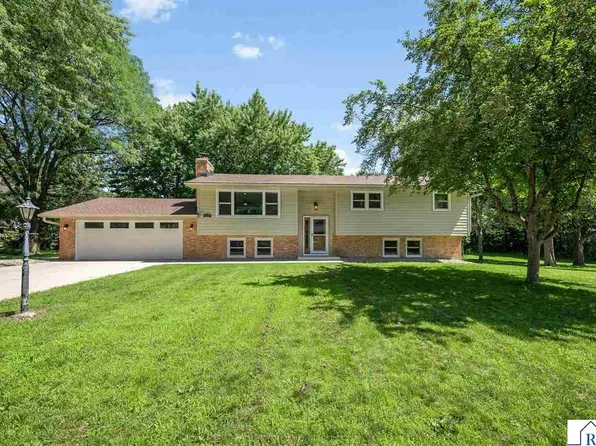 300 Viking Dr, Mankato, MN 56001
