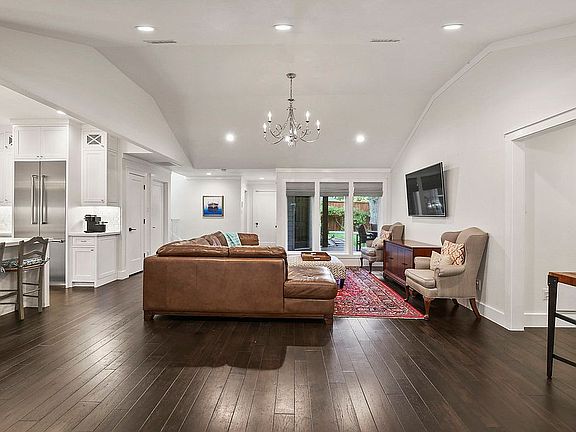 3rd image of 306 Stonebridge Dr