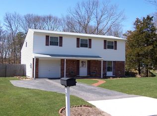 38 Chestnut St, Coram, NY 11727