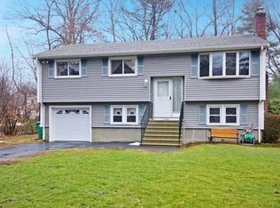 2 Richfield Rd, Burlington, MA 01803