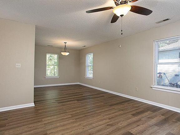 3rd image of 2806 Jubilee Ln