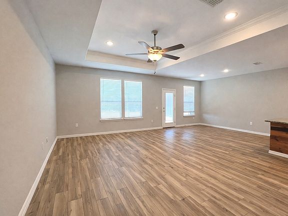 5th image of 215 Hadley Ln