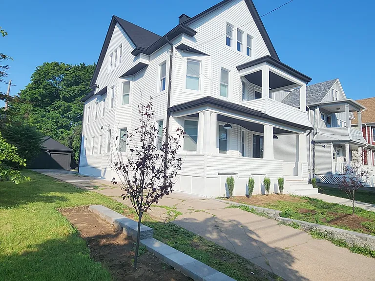 622 Whalley Ave — Photo 2