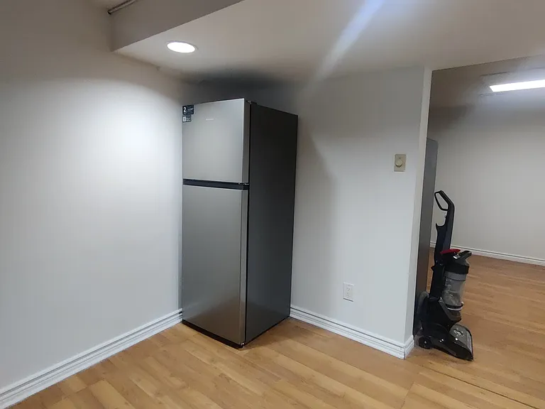56 Snowball Cres #BASEMENT — Photo 3