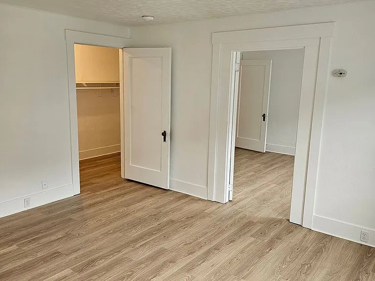 435 -Keystone Apartments — Photo 14