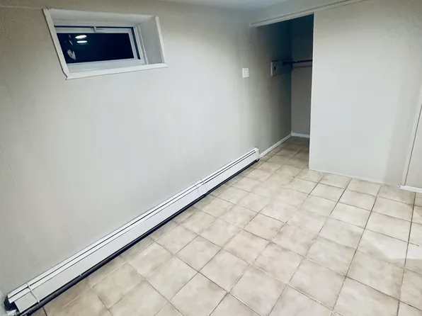 (undisclosed Address), Roosevelt, NY 11575