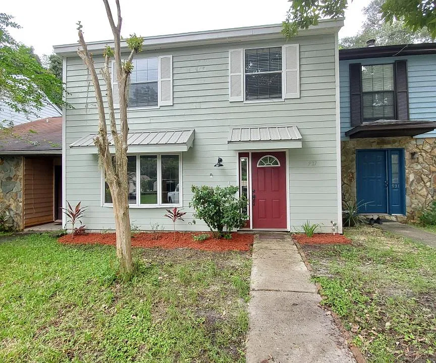 927 Village Dr