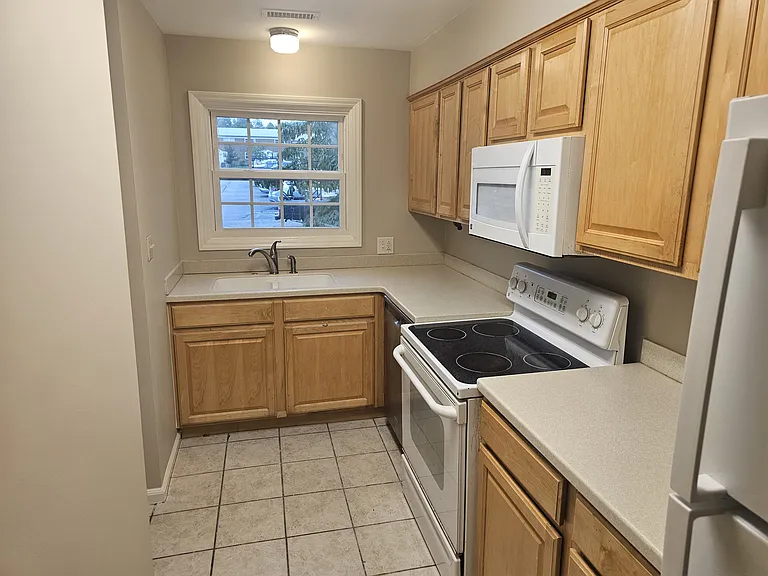 400 Davie Rd #42 — Photo 7