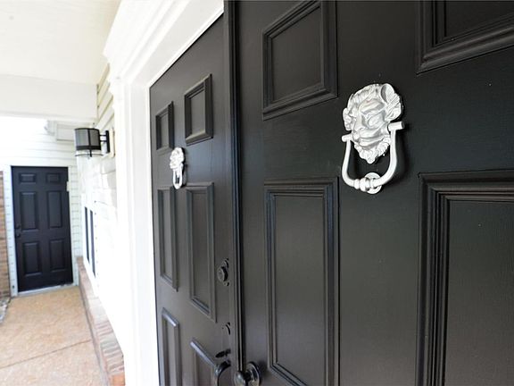 3rd image of 2947 Meramar Dr