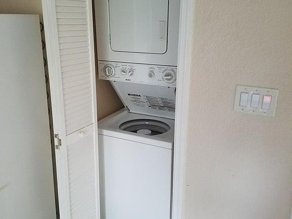 3rd image of 513 Highland Ave