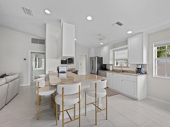 5th image of 3136 Verdmont Ln