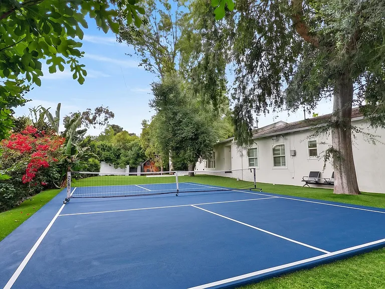 4711 Tyrone Ave — Photo 13