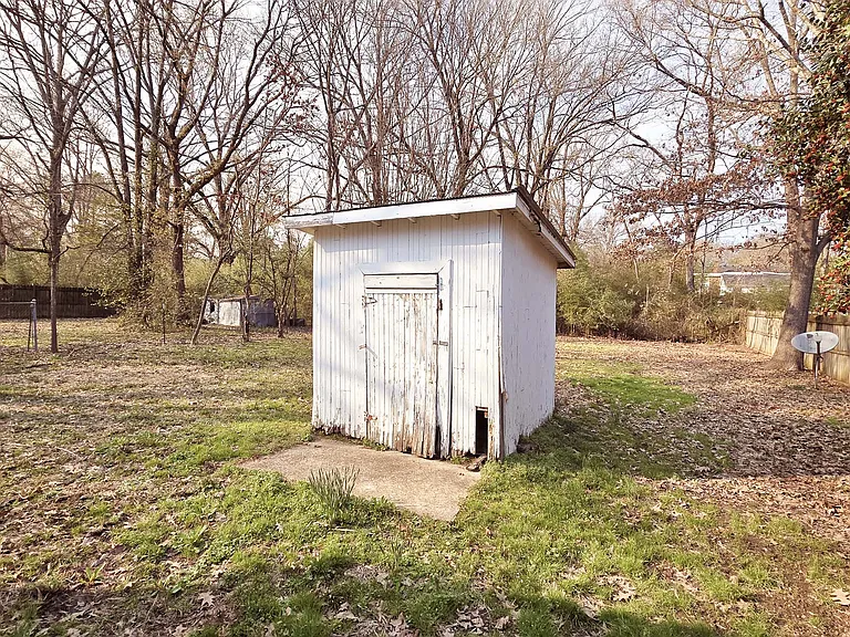 524 Whitfield St — Photo 4