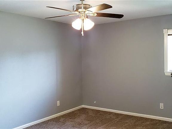 4th image of 2432 Briarwood Ln