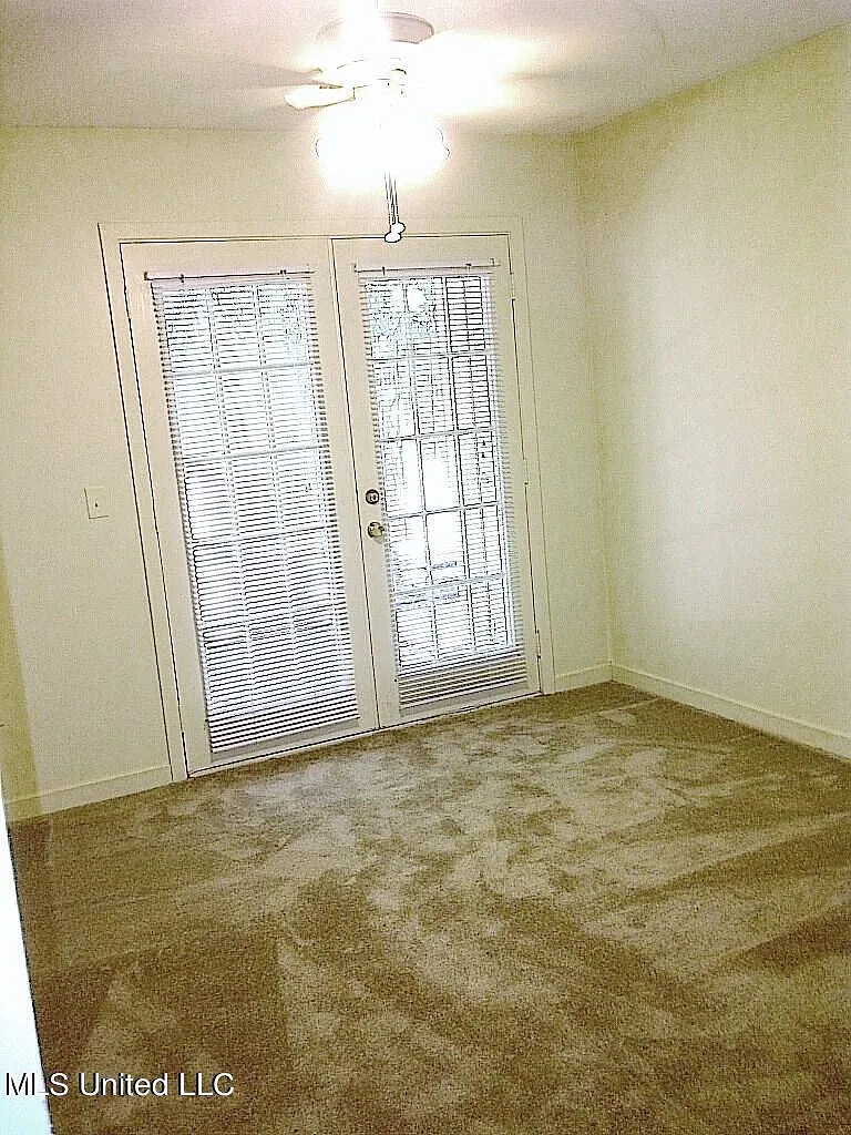 2 bed, 1.5 bath, 945 sqft, $1,195 — Photo 2