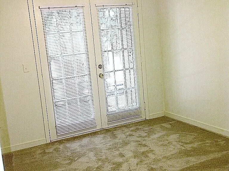 836 Riverview Dr #17 — Photo 2