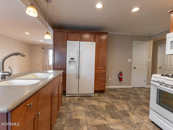 5th image of 466 Vassar Place