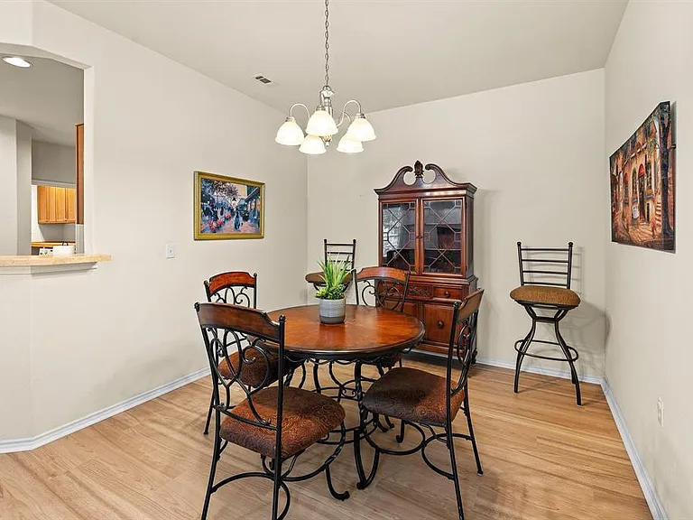 109 Providence St — Photo 12